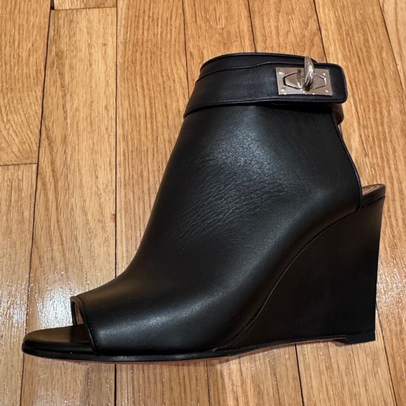 GIVENCHY - Shark Lock - Black leather open-toe wedge bootie/sandals - Picture 9 of 15